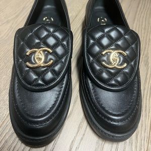 Chanel Black Loafers 38.5 EUR Turnlock Gold CC Logo Quilted Mules Flats